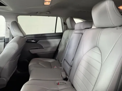 More photos of 2024 Toyota Highlander XLE at Jerry Hunt Supercenter - Salisbury, NC