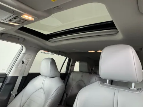 More photos of 2024 Toyota Highlander XLE at Jerry Hunt Supercenter - Salisbury, NC