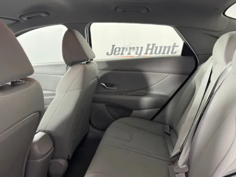 More photos of 2023 Hyundai Elantra SEL at Jerry Hunt Supercenter - Salisbury, NC