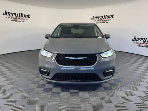 More photos of 2023 Chrysler Pacifica Touring L at Jerry Hunt Supercenter - Salisbury, NC