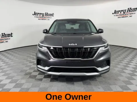 More photos of 2024 Kia Carnival LX at Jerry Hunt Supercenter - Salisbury, NC