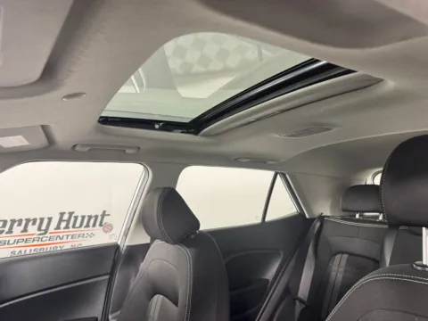 More photos of 2025 Hyundai Venue SEL at Jerry Hunt Supercenter - Salisbury, NC