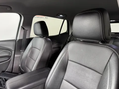 More photos of 2023 GMC Terrain SLT at Jerry Hunt Supercenter - Salisbury, NC