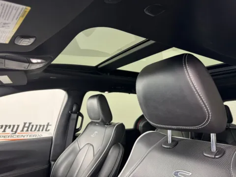 More photos of 2025 Chrysler Pacifica Limited at Jerry Hunt Supercenter - Salisbury, NC