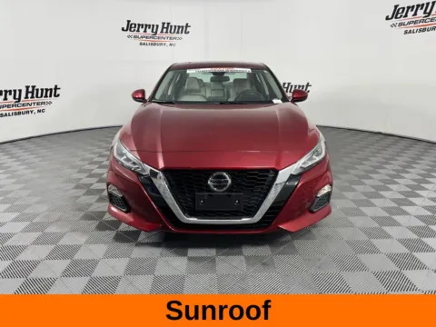 More photos of 2022 Nissan Altima 2.5 SV at Jerry Hunt Supercenter - Salisbury, NC