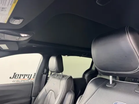 More photos of 2025 Chrysler Pacifica Limited at Jerry Hunt Supercenter - Salisbury, NC