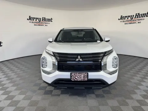 More photos of 2022 Mitsubishi Outlander ES at Jerry Hunt Supercenter - Salisbury, NC