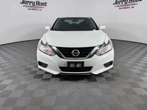 More photos of 2018 Nissan Altima 2.5 SV at Jerry Hunt Supercenter - Salisbury, NC