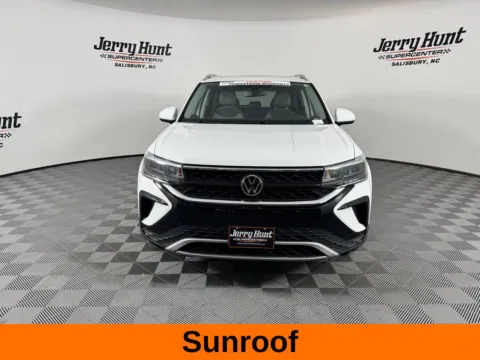 More photos of 2022 Volkswagen Taos 1.5T SE at Jerry Hunt Supercenter - Salisbury, NC