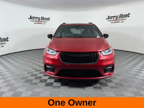 More photos of 2025 Chrysler Pacifica Limited at Jerry Hunt Supercenter - Salisbury, NC