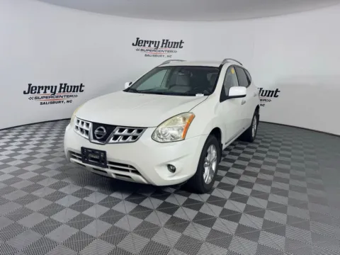 White 2013 Nissan Rogue SV for sale in Salisbury, NC