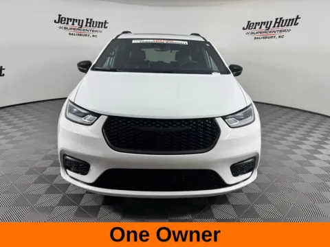 More photos of 2025 Chrysler Pacifica Limited at Jerry Hunt Supercenter - Salisbury, NC