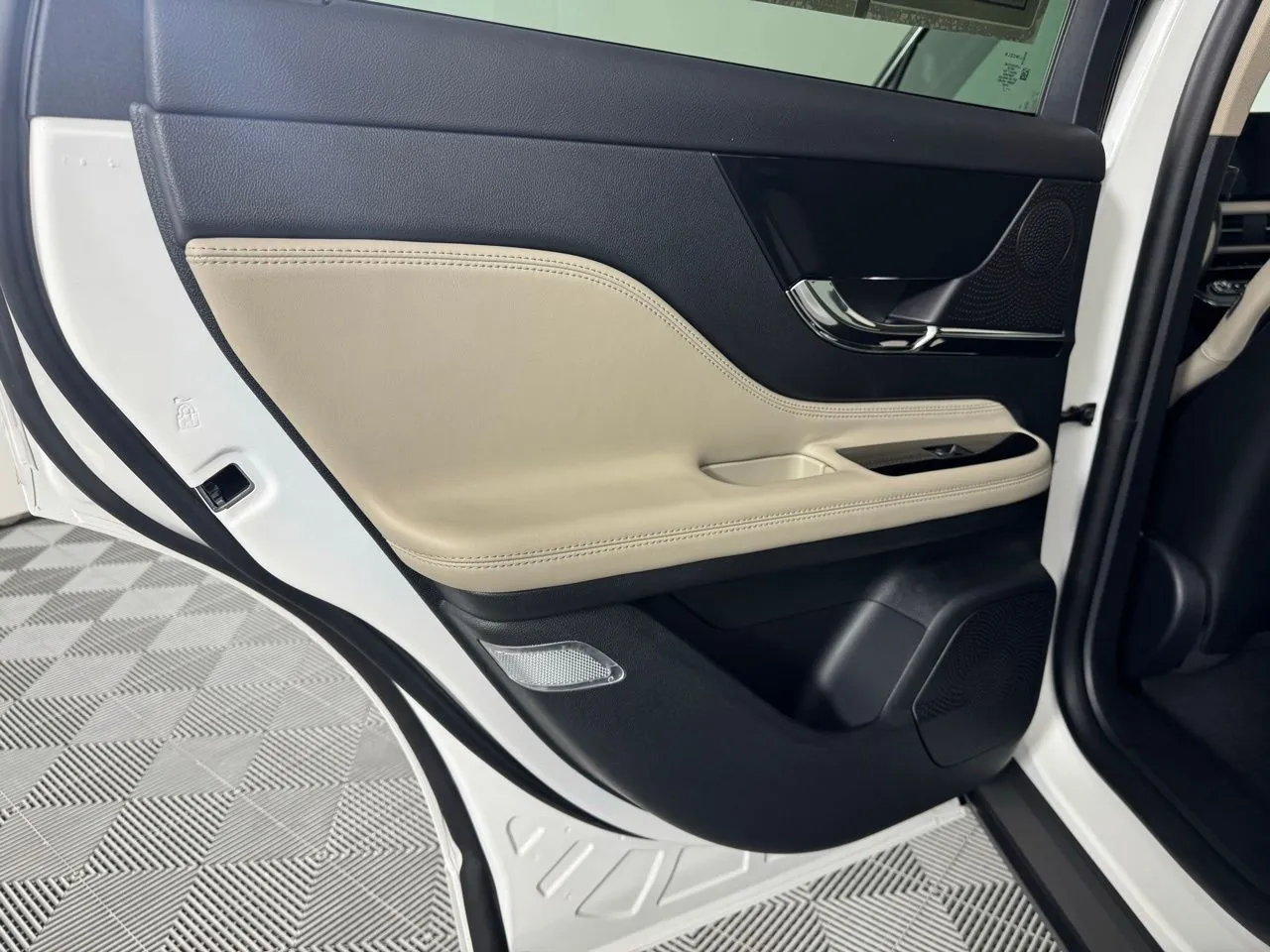 2025 Lincoln Corsair Grand Touring - Photo 29