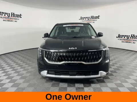 More photos of 2025 Kia Carnival LXS at Jerry Hunt Supercenter - Salisbury, NC