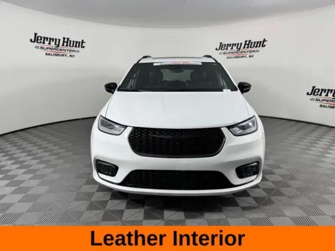 More photos of 2025 Chrysler Pacifica Limited at Jerry Hunt Supercenter - Salisbury, NC