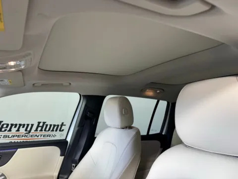 More photos of 2022 Mercedes-Benz GLB 250 at Jerry Hunt Supercenter - Salisbury, NC