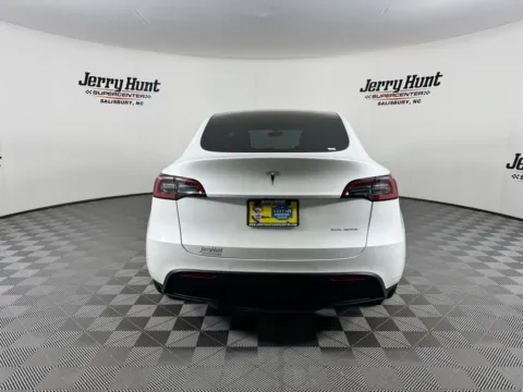 More photos of 2022 Tesla Model Y Long Range at Jerry Hunt Supercenter - Salisbury, NC