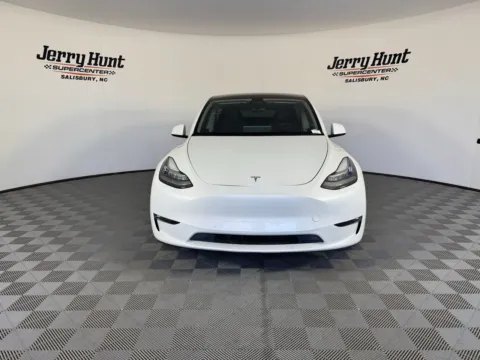 More photos of 2022 Tesla Model Y Long Range at Jerry Hunt Supercenter - Salisbury, NC