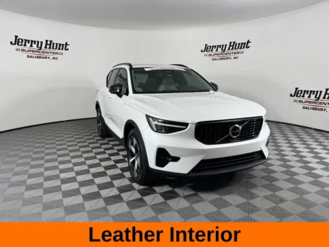 More photos of 2023 Volvo XC40 B5 Plus Dark Theme at Jerry Hunt Supercenter - Salisbury, NC