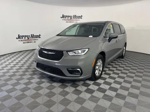 Gray 2023 Chrysler Pacifica Touring L for sale in Salisbury, NC