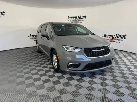More photos of 2023 Chrysler Pacifica Touring L at Jerry Hunt Supercenter - Salisbury, NC