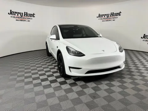 More photos of 2022 Tesla Model Y Long Range at Jerry Hunt Supercenter - Salisbury, NC