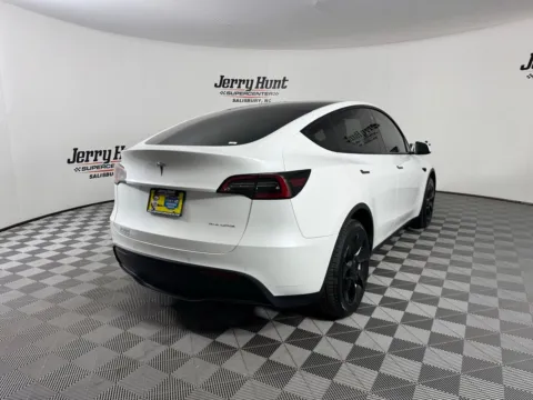 More photos of 2022 Tesla Model Y Long Range at Jerry Hunt Supercenter - Salisbury, NC