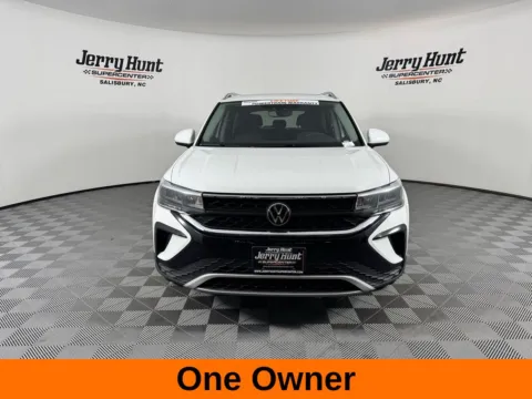 More photos of 2022 Volkswagen Taos 1.5T SE at Jerry Hunt Supercenter - Salisbury, NC