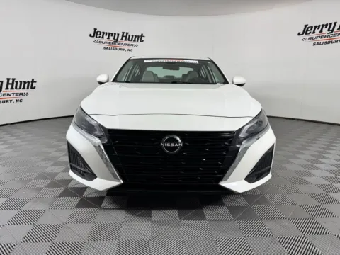 More photos of 2023 Nissan Altima 2.5 SL at Jerry Hunt Supercenter - Salisbury, NC