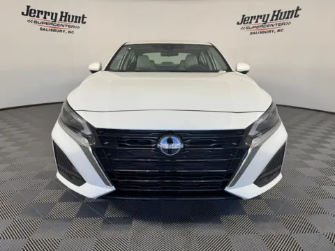 More photos of 2023 Nissan Altima 2.5 SL at Jerry Hunt Supercenter - Salisbury, NC