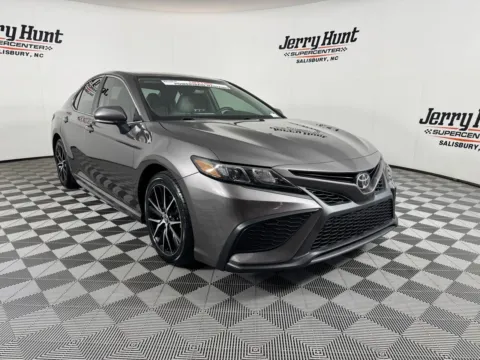 More photos of 2022 Toyota Camry SE at Jerry Hunt Supercenter - Salisbury, NC