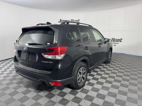 More photos of 2022 Subaru Forester Premium at Jerry Hunt Supercenter - Salisbury, NC