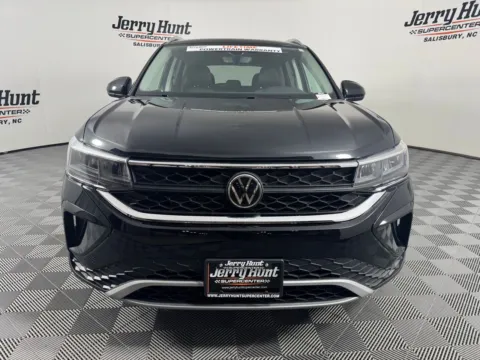 More photos of 2022 Volkswagen Taos 1.5T SE at Jerry Hunt Supercenter - Salisbury, NC