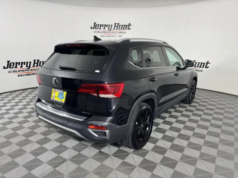 More photos of 2022 Volkswagen Taos 1.5T SE at Jerry Hunt Supercenter - Salisbury, NC