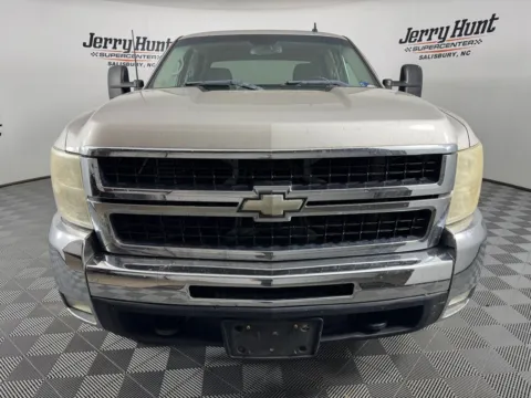 More photos of 2007 Chevrolet Silverado 2500HD LT at Jerry Hunt Supercenter - Salisbury, NC