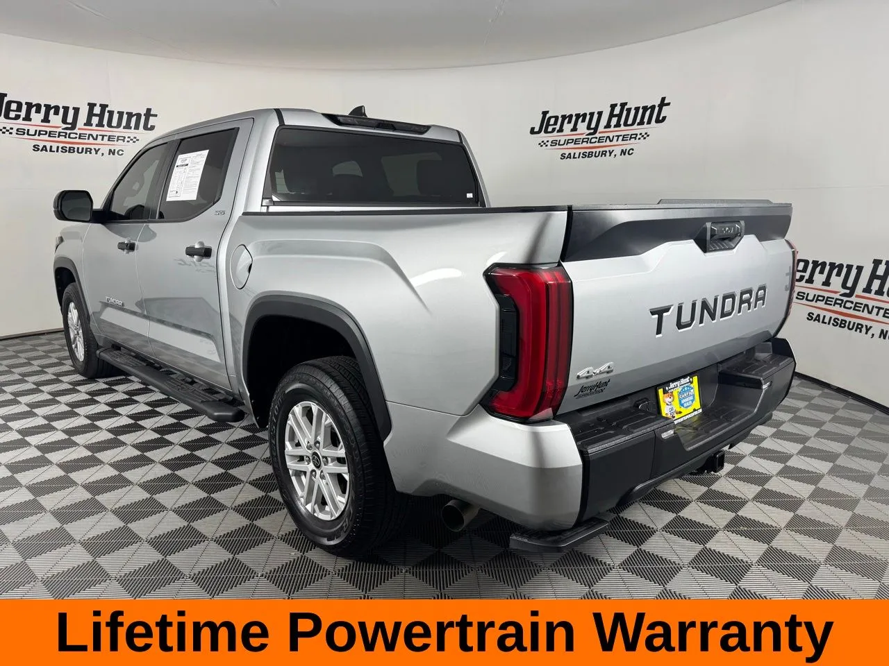2024 Toyota Tundra SR5 - Photo 9