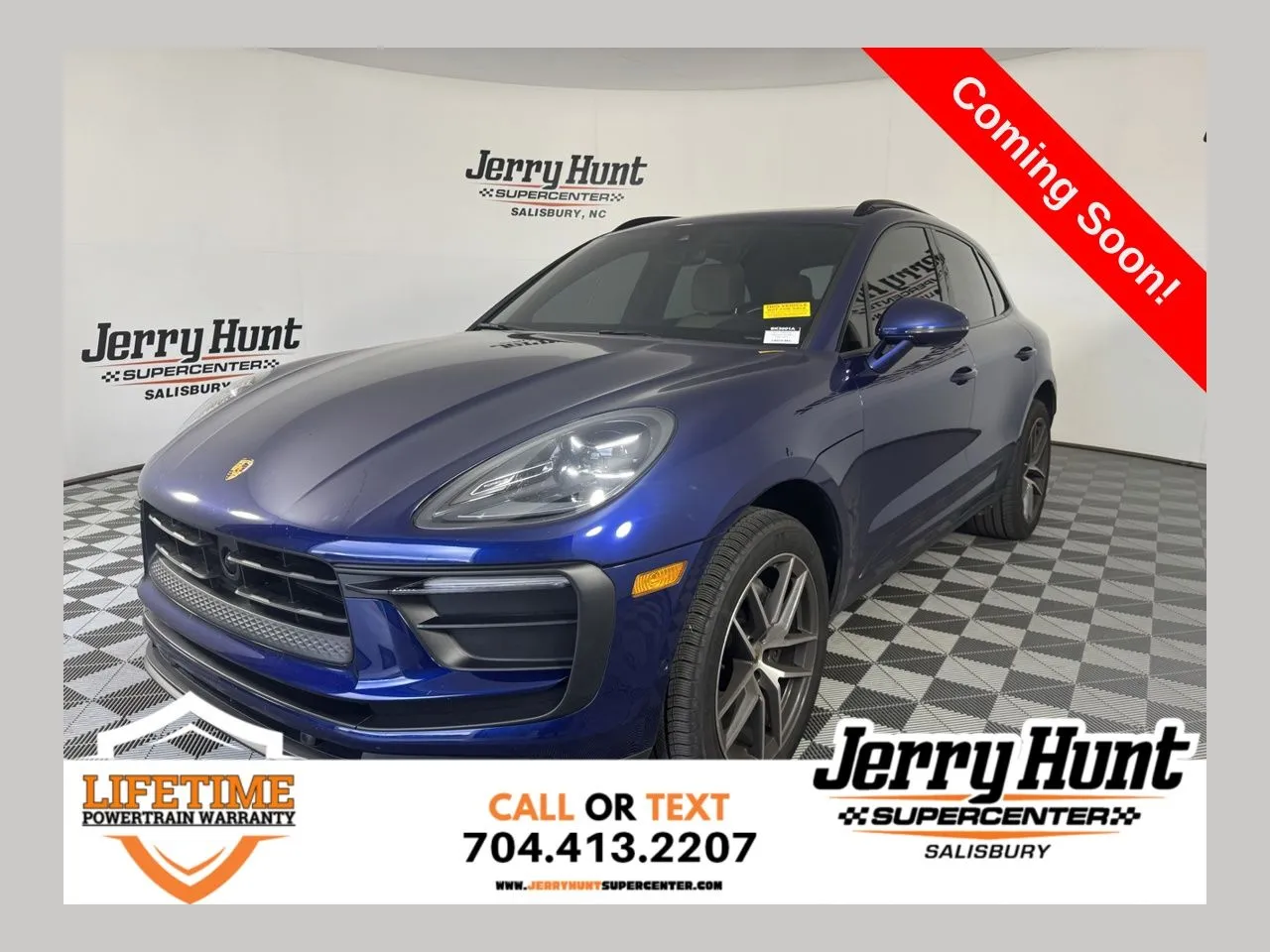 2023 Porsche Macan -'s photo