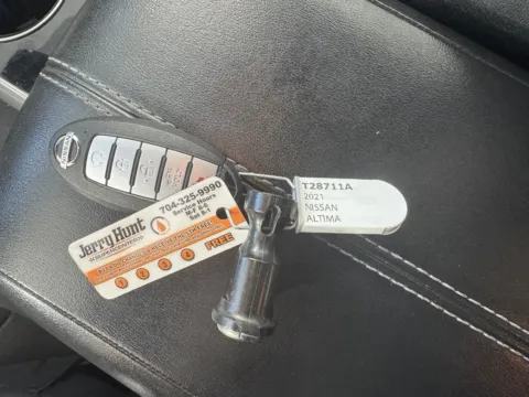 More photos of 2021 Nissan Altima 2.5 SV at Jerry Hunt Supercenter - Salisbury, NC