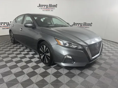 More photos of 2021 Nissan Altima 2.5 SV at Jerry Hunt Supercenter - Salisbury, NC