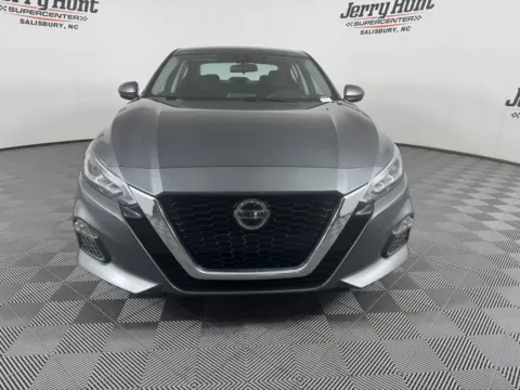 More photos of 2021 Nissan Altima 2.5 SV at Jerry Hunt Supercenter - Salisbury, NC