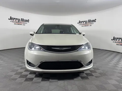 More photos of 2017 Chrysler Pacifica Touring L at Jerry Hunt Supercenter - Salisbury, NC