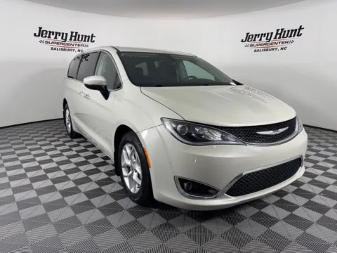 More photos of 2017 Chrysler Pacifica Touring L at Jerry Hunt Supercenter - Salisbury, NC