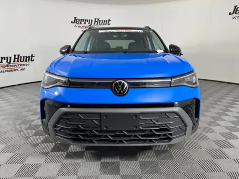More photos of 2025 Volkswagen Taos 1.5T SE Black at Jerry Hunt Supercenter - Salisbury, NC