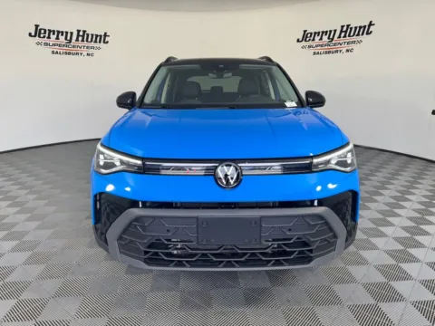More photos of 2025 Volkswagen Taos 1.5T SE Black at Jerry Hunt Supercenter - Salisbury, NC