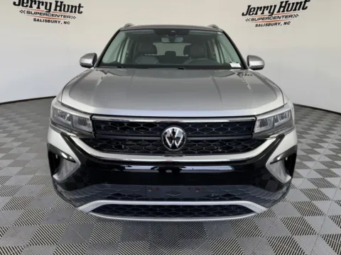 More photos of 2024 Volkswagen Taos 1.5T SE at Jerry Hunt Supercenter - Salisbury, NC