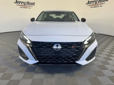 More photos of 2023 Nissan Altima 2.5 SR at Jerry Hunt Supercenter - Salisbury, NC