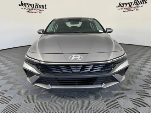 More photos of 2025 Hyundai Elantra SE at Jerry Hunt Supercenter - Salisbury, NC