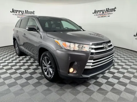 More photos of 2019 Toyota Highlander XLE at Jerry Hunt Supercenter - Salisbury, NC