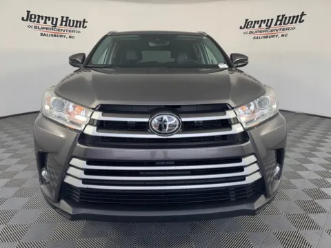 More photos of 2019 Toyota Highlander XLE at Jerry Hunt Supercenter - Salisbury, NC