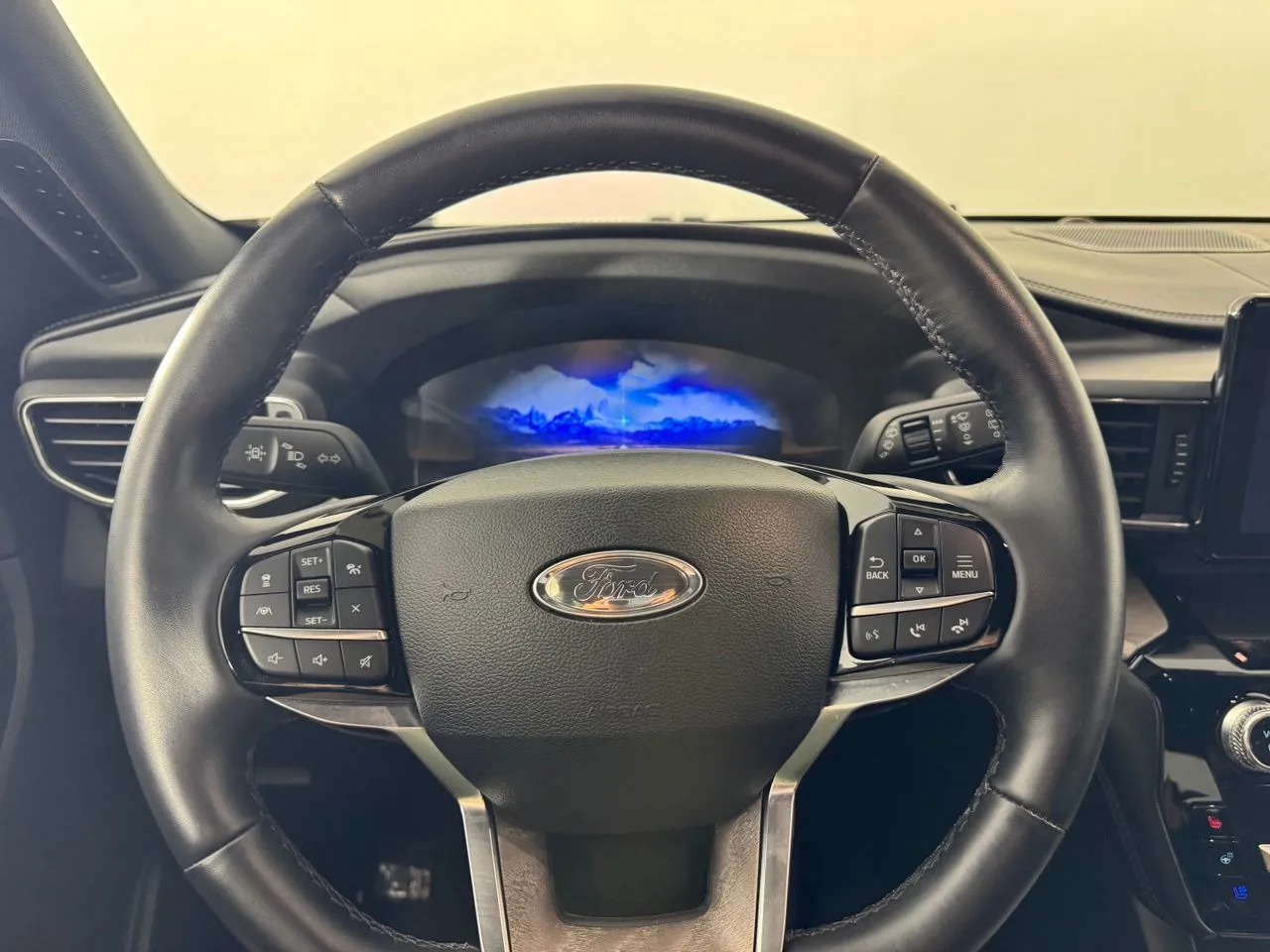 2023 Ford Explorer Platinum - Photo 12